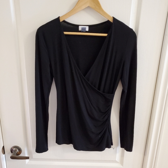 🔥3/$30 Wraparound Long Sleeve - Picture 3 of 9